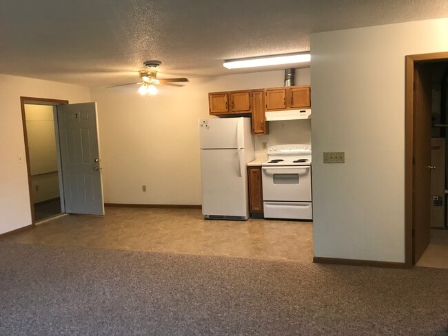 Building Photo - 414 14th Ave W