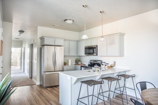 Foto del edificio - 3 Bed 2 Bath Condo in Lehi!!