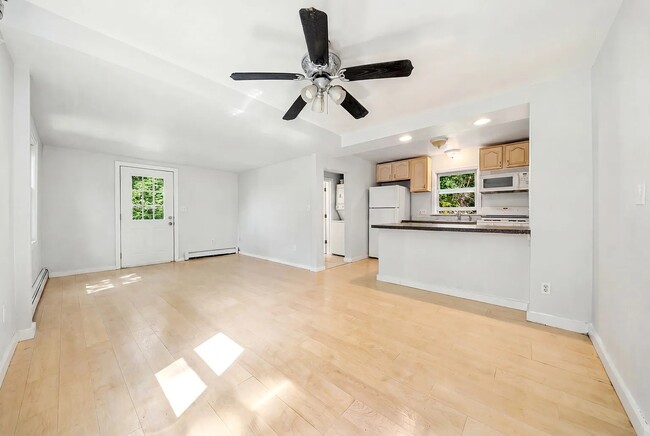 Building Photo - 722 Highland Ave