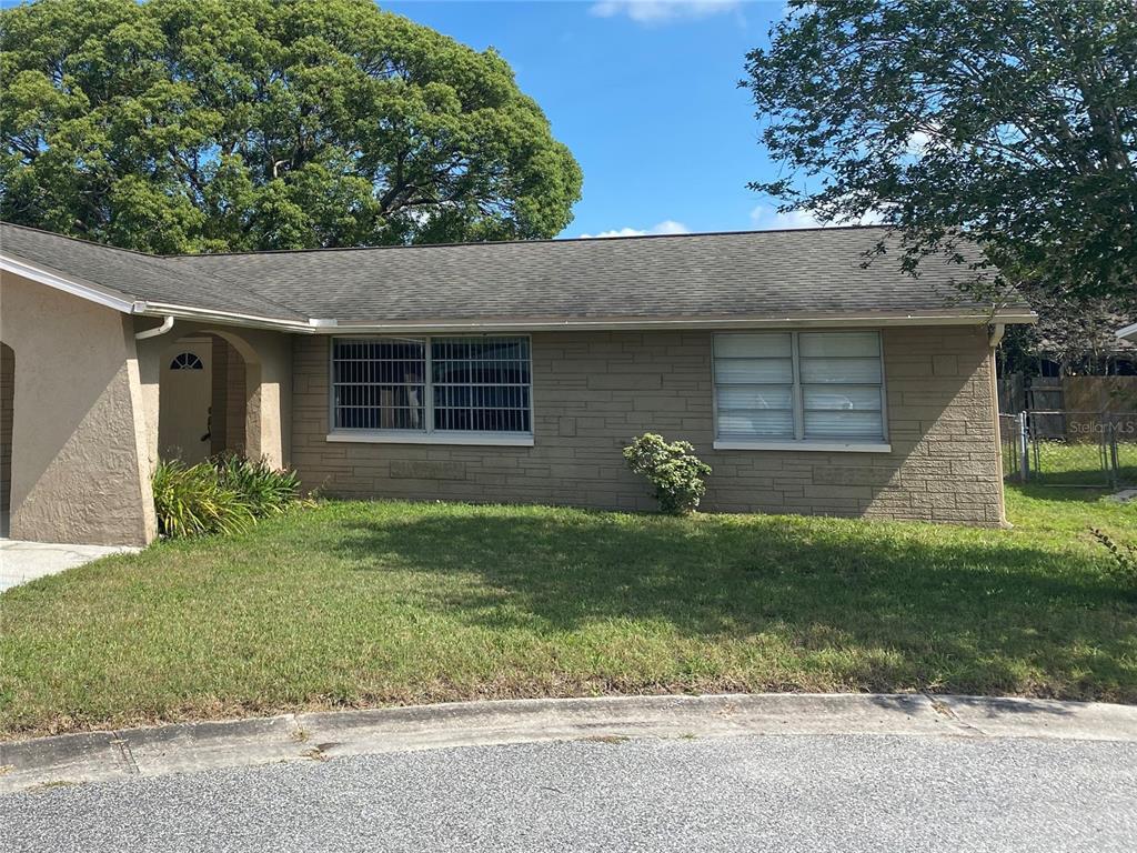 Foto principal - 7437 Carmel Ave