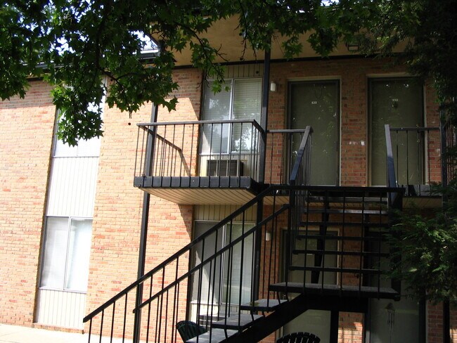 Building Photo - 2601 Hillsboro Pike