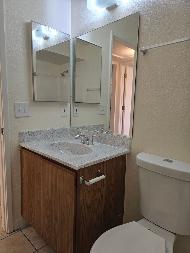 Foto del edificio - 2843 East 17th Street