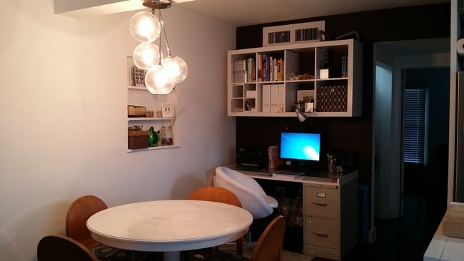Foto del edificio - 8550 Byron Ave