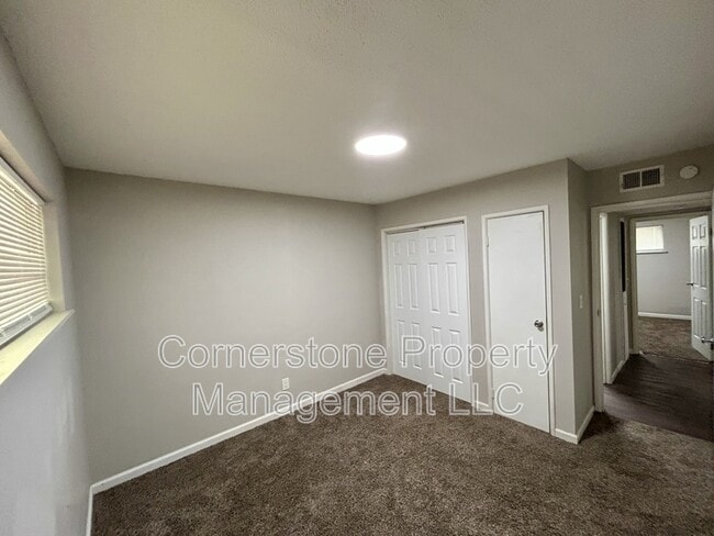 Building Photo - 2506 Redbud Ln