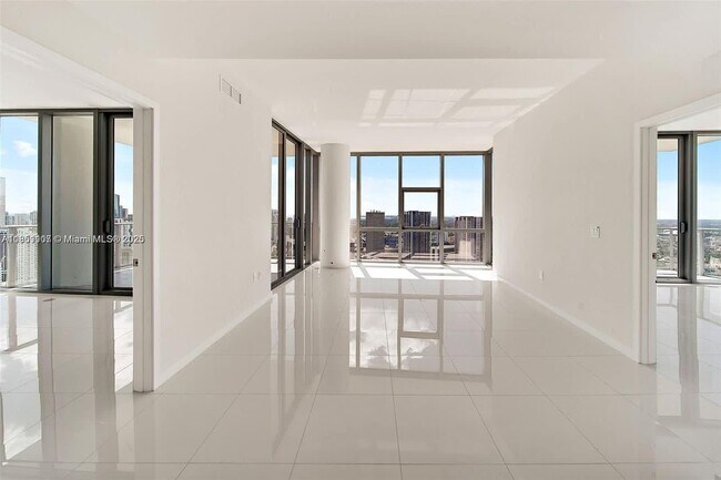 Foto del edificio - 851 NE 1st Ave