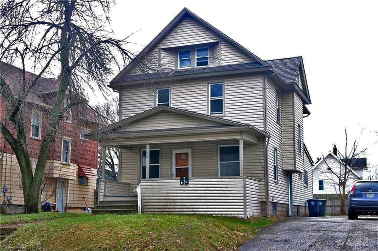 72 E Mapledale Ave Unit 1, Akron, OH 44301 Room for Rent in Akron, OH