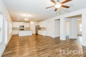 Building Photo - 303 Ireland Ln