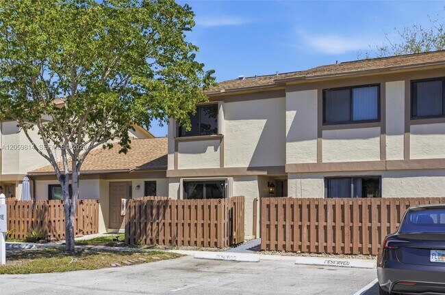 Foto del edificio - 2950 NW 106th Ave
