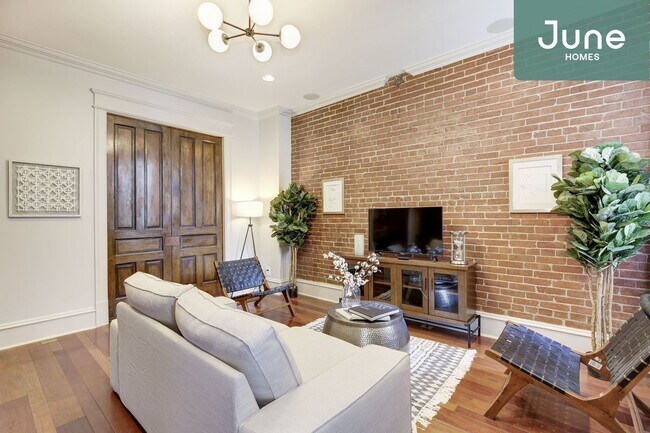 Building Photo - Full room in 4-bed/3.0-bath Home