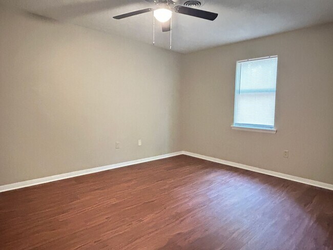Foto del edificio - 1625/1627 Cedar Shoals Dr
