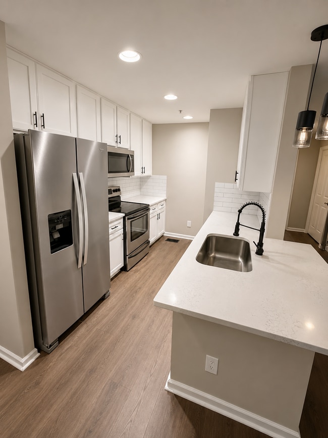 Building Photo - 646 Raphael Pl