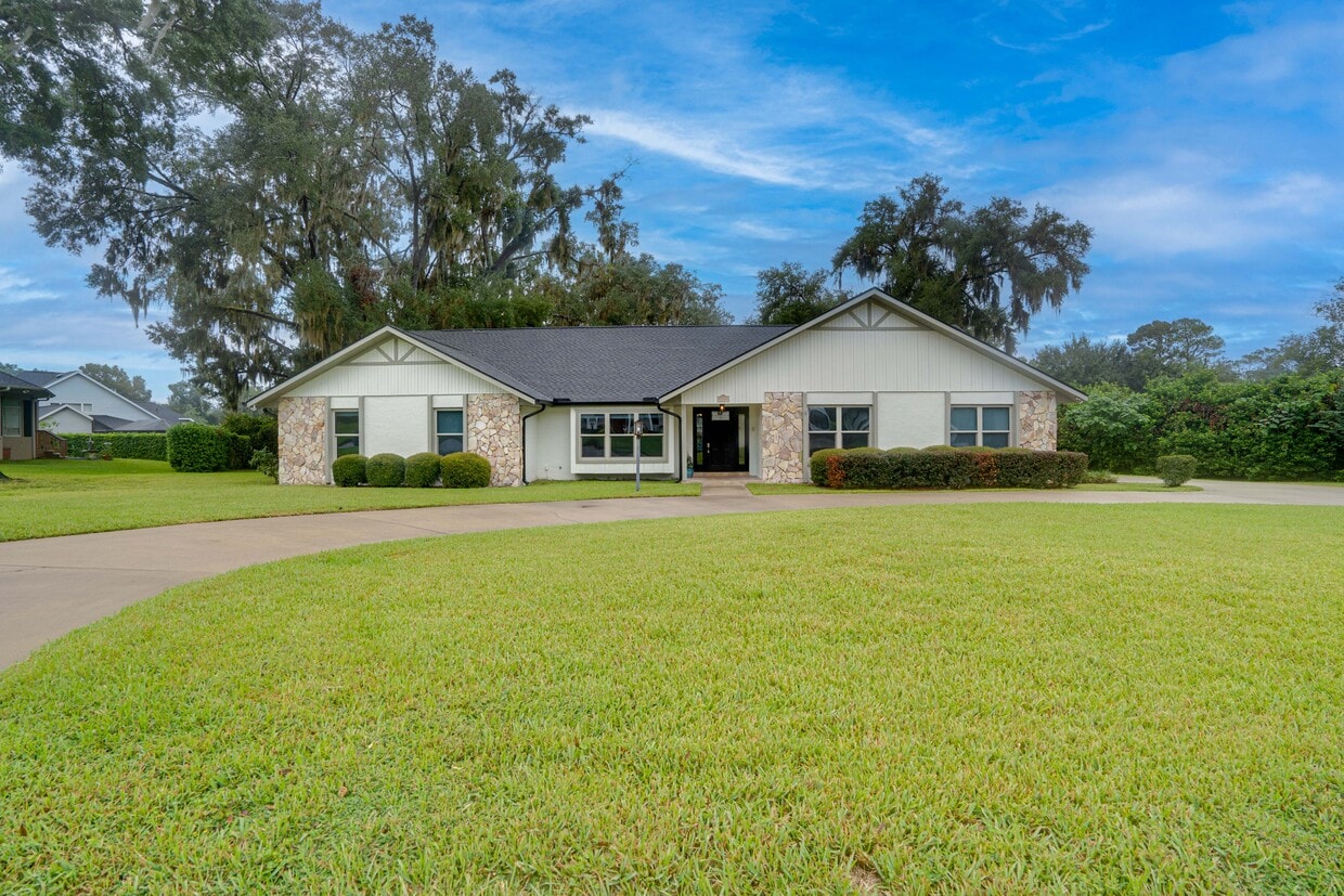 Primary Photo - 2263 Laurel Run Dr