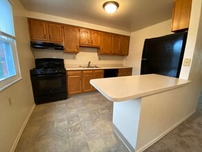 Building Photo - 409 Millers Ln