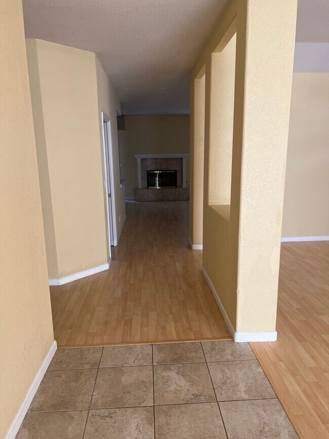 Building Photo - 4 br, 2.5 bath House - 413 Heron Place