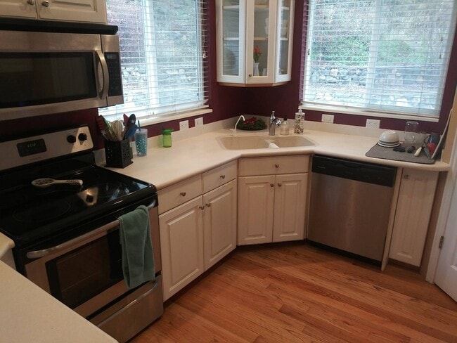 Building Photo - 3 bedroom 2 bath Home in cul-de-sac