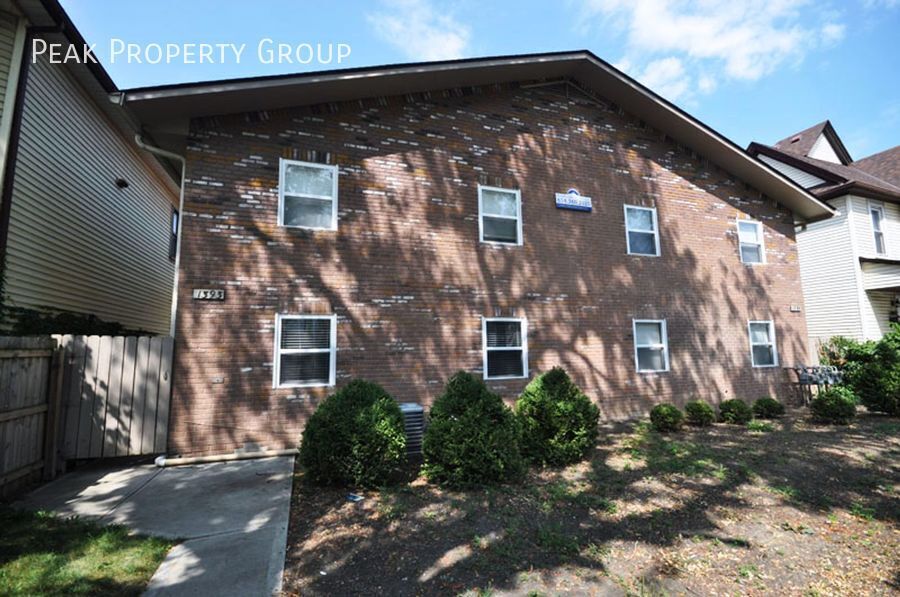 Foto principal - 1393-1395 Summit Street-2 Bedroom