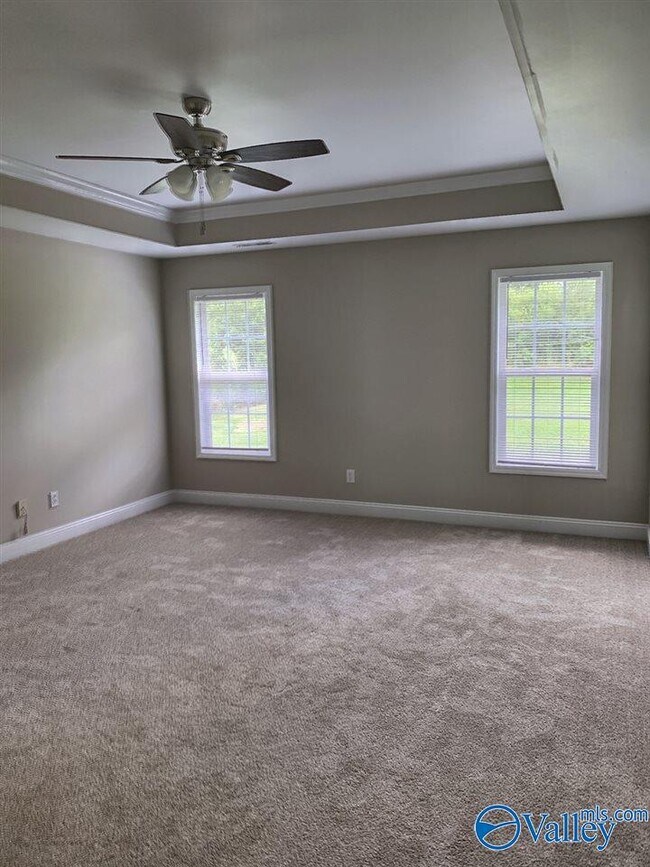 Building Photo - 211 Forrest Oak Ln