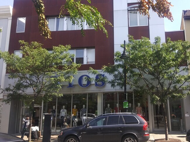 Building Photo - 158 Ferry St