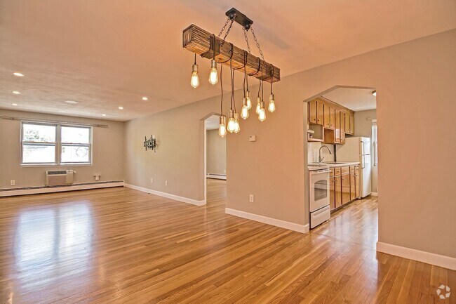 Building Photo - 33 Montvale Ave