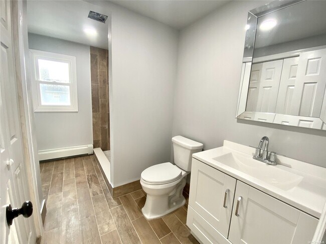 Building Photo - 83 S Main St