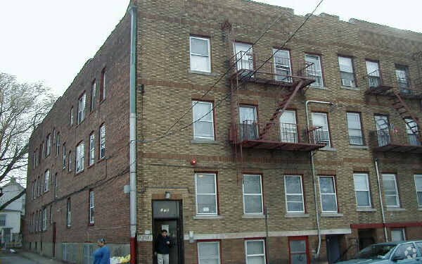 Primary Photo - 375-377 Madison St
