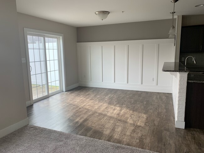 Foto del edificio - 2751 Post Dr