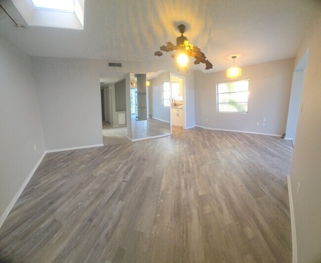 Foto del edificio - 10215 Manatee Ave W