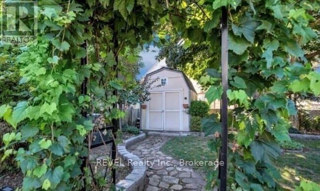 Building Photo - 5559 Glenholme Ave