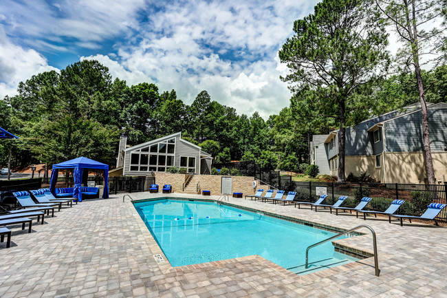 Building Photo - 700 Riverchase Apartments