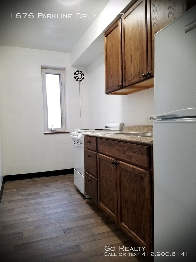 Building Photo - 1676 Parkline Dr