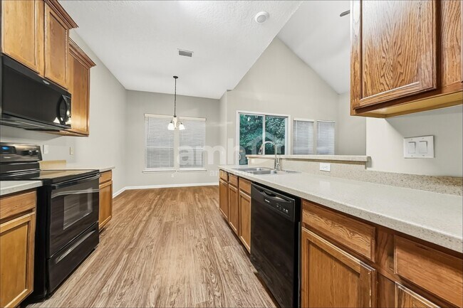 Foto del edificio - 6830 Morse Oaks Dr