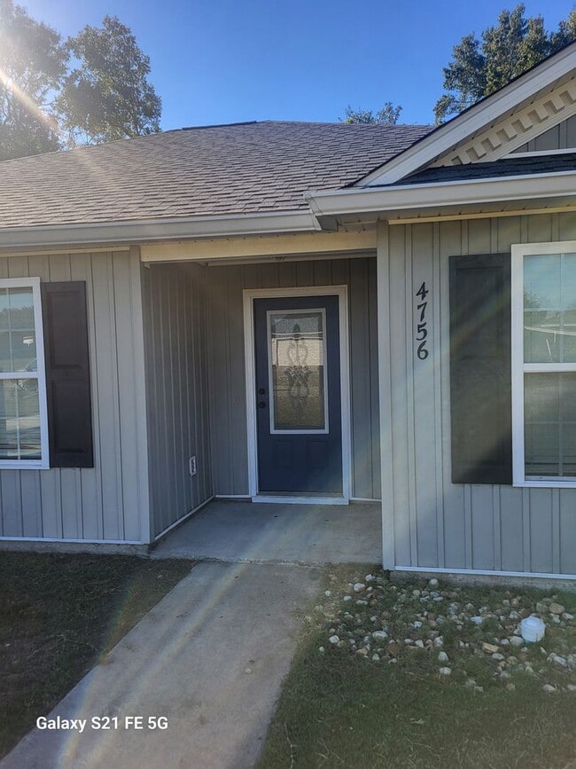 Building Photo - Beautiful 3/2 Near Moody Air Force Base