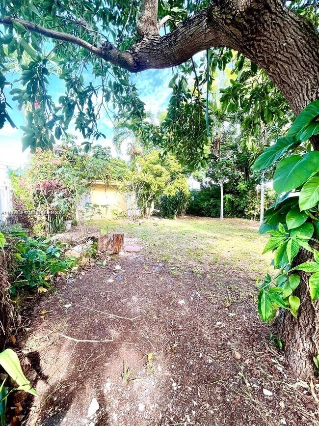 Foto del edificio - 1724 NE 183rd St