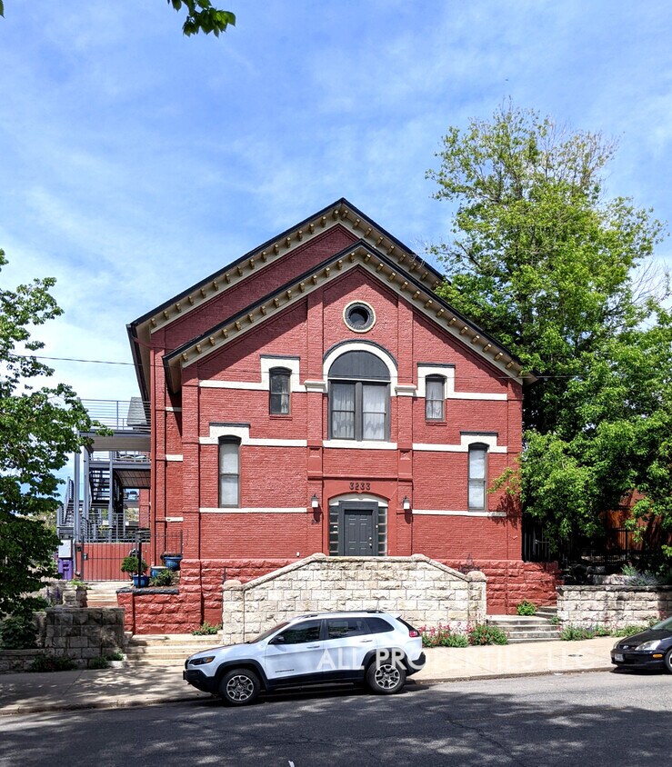 Foto principal - 3233 Osage St