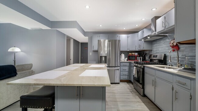 Foto del edificio - 321 E Jefferson St
