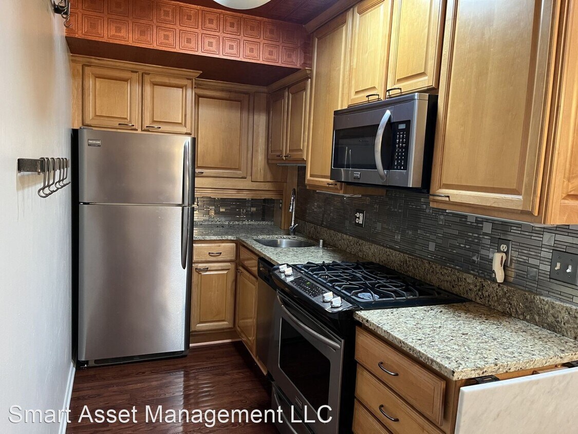 Primary Photo - 1 br, 1 bath House - 2025 E Greenwich Ave ...