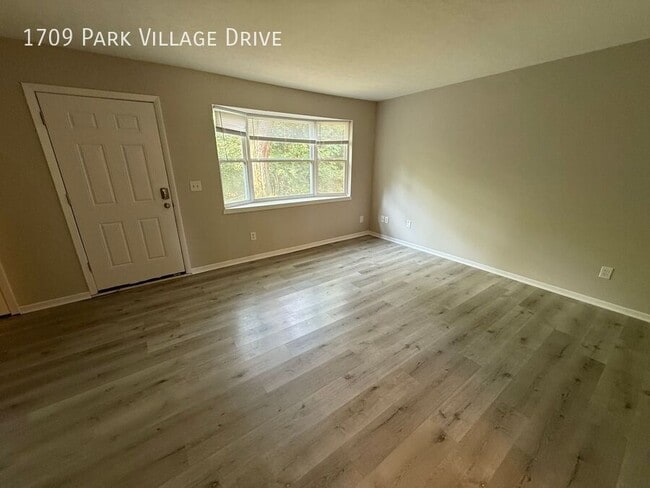 Foto del edificio - 1709 Park Village Dr