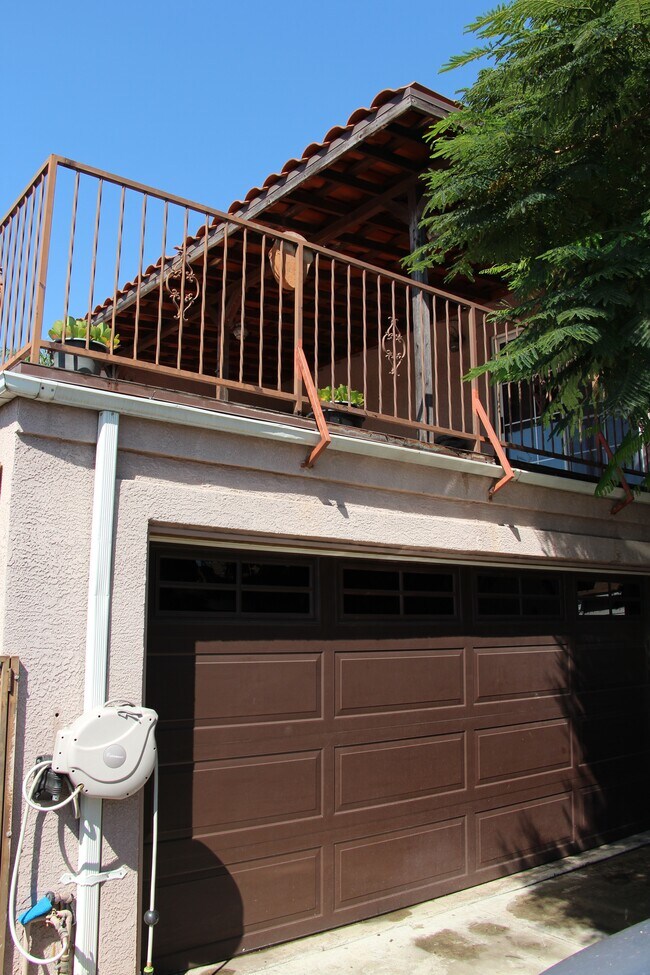 Building Photo - 6117 Greenwood Ave