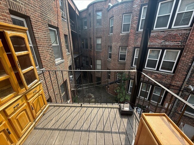 Building Photo - 1710 Commonwealth Ave