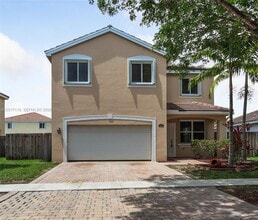 Building Photo - 3072 SE 5th Dr