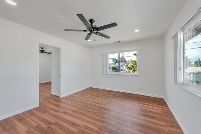 Foto del edificio - 25654 Franklin Ave
