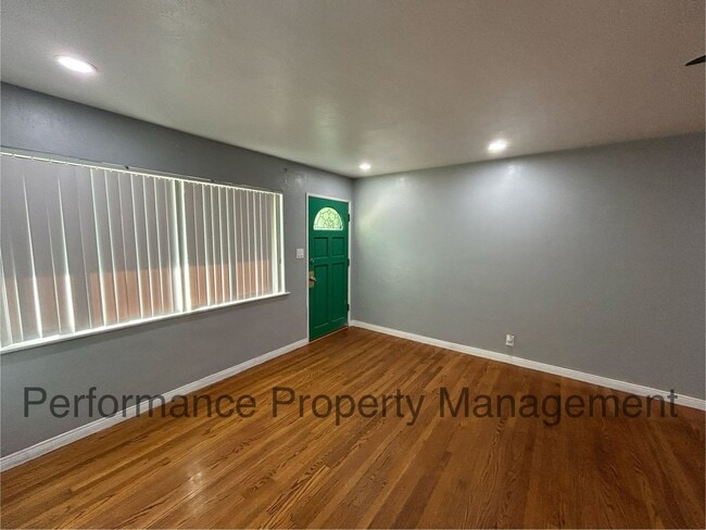 Foto del edificio - Cute 2 Bed/1 Bath Home in SW Bakersfield w/ RBP & $0 Deposit Option