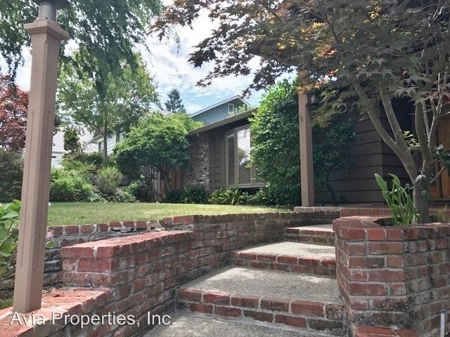 Building Photo - 2054 Wooded Glen Dr