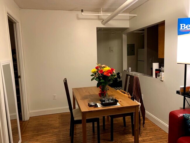 Foto del edificio - 55 Burbank St