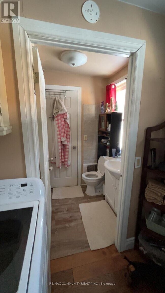 Photo du bâtiment - 666 North Shore Dr E