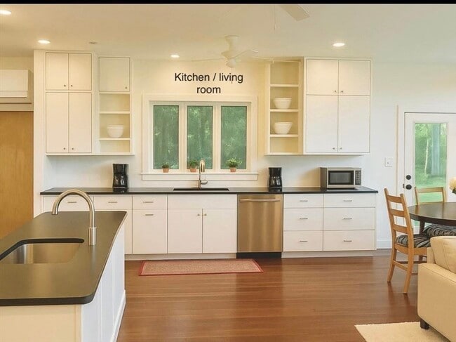 Building Photo - 25 Sturges Rd