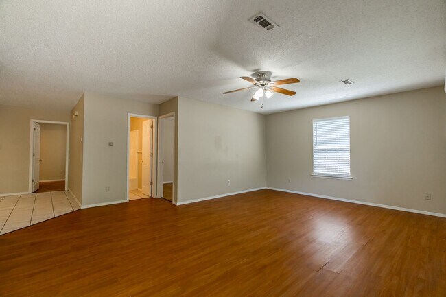 Foto del edificio - 594 Dockery Ln