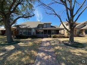 Building Photo - 2313 Roanoke Cir
