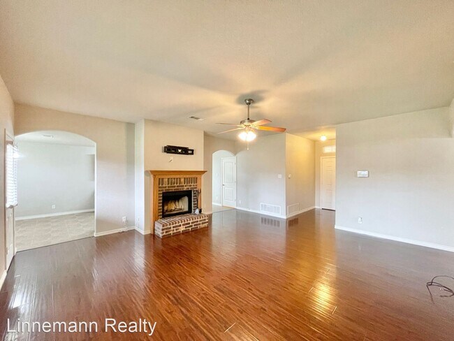 Building Photo - 4 br, 2 bath House - 2805 Alamocitos Creek...