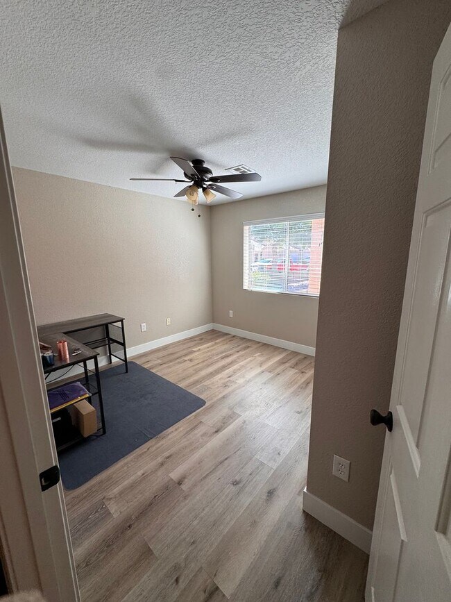 Foto del edificio - 9248 E 30th Pl